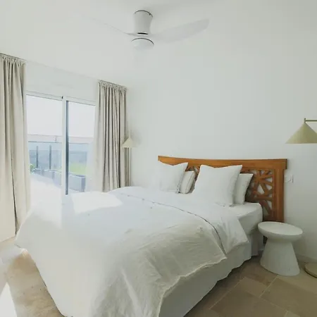 Villa Climatisee Proche Mer, 4 Chambres Et 4 Salles De Bain *